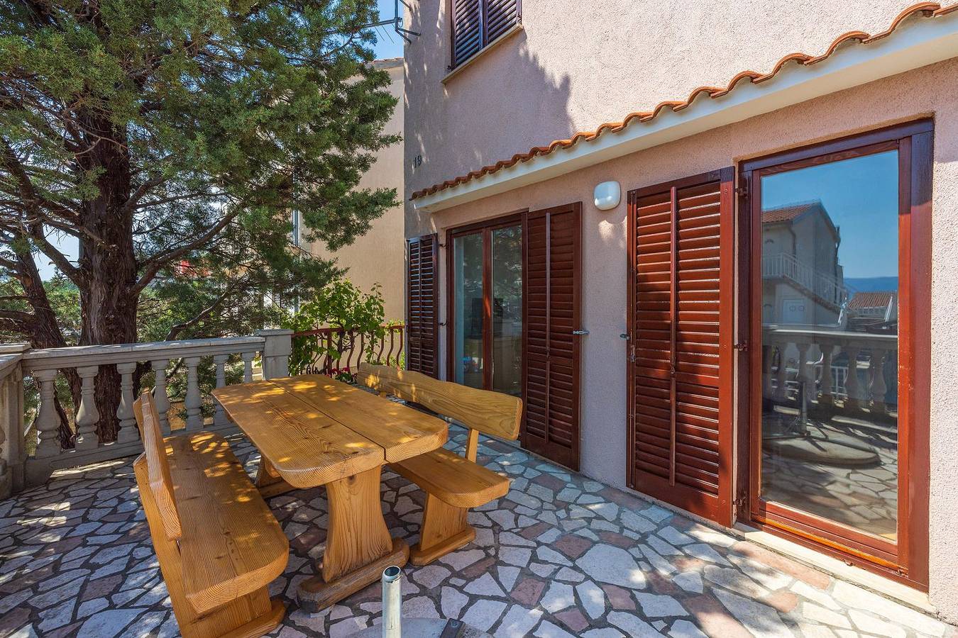 Ganze Wohnung, Cozy Apartment nur 250 Meter zum Strand mit Meerblick, Grillplatz, Privatparkplatz in Povile, Primorje-Gorski Kotar