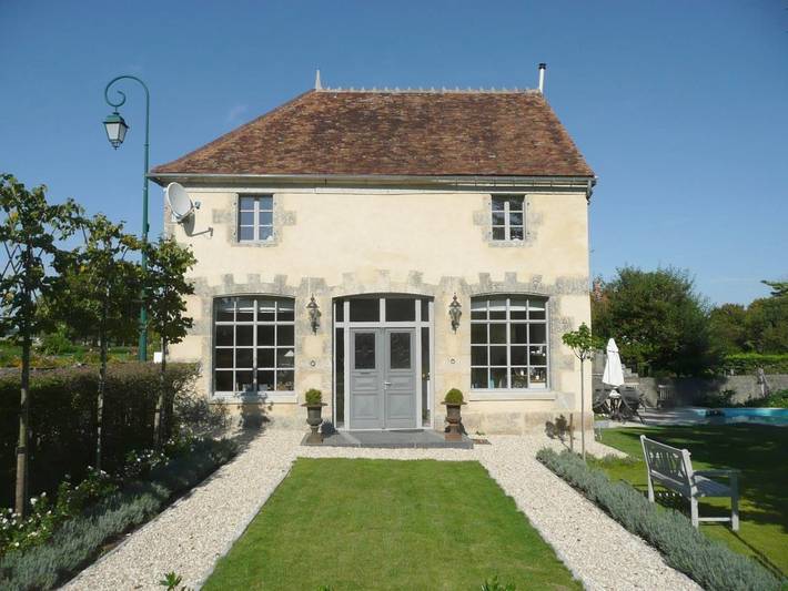 Location de vacances pour 6 personnes, avec Terrasse ainsi que Jardin et Piscine à Sainpuits