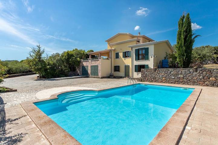 Vacation rental for 9 people in Bosa