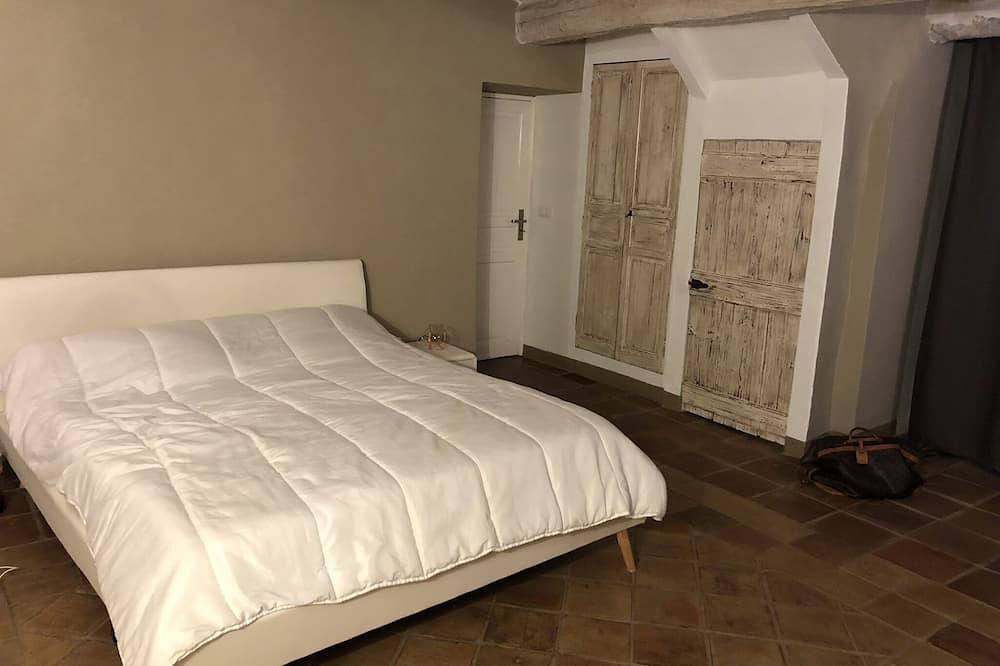 Exceptional And Rare, 15 km from Marseille, Be 3 km From Aubagne, Mas De Standing in Roquevaire, Marsella region