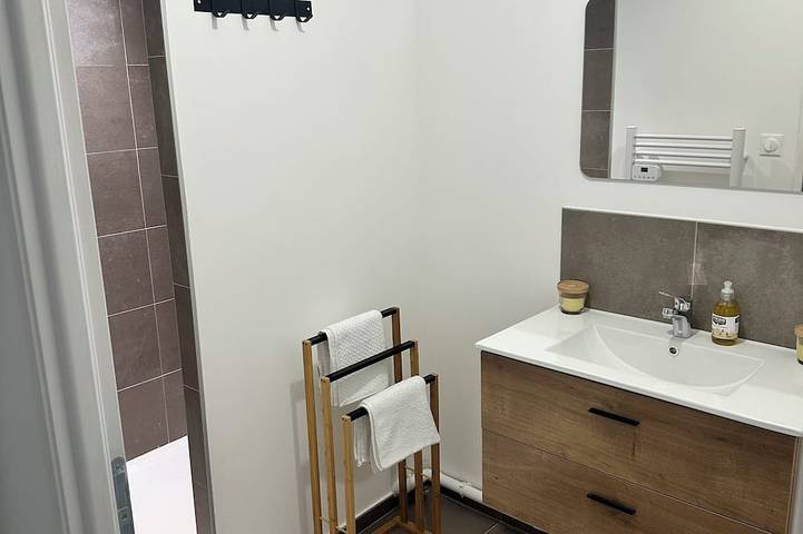 Appartement entier, T2 au cœur de Suze - Entre Vignes et Histoire in Suze-la-Rousse, Région de nyons