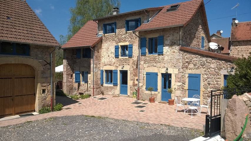 Gîte pour 8 personnes, avec Terrasse ainsi que Jardin et Piscine à Châtenay