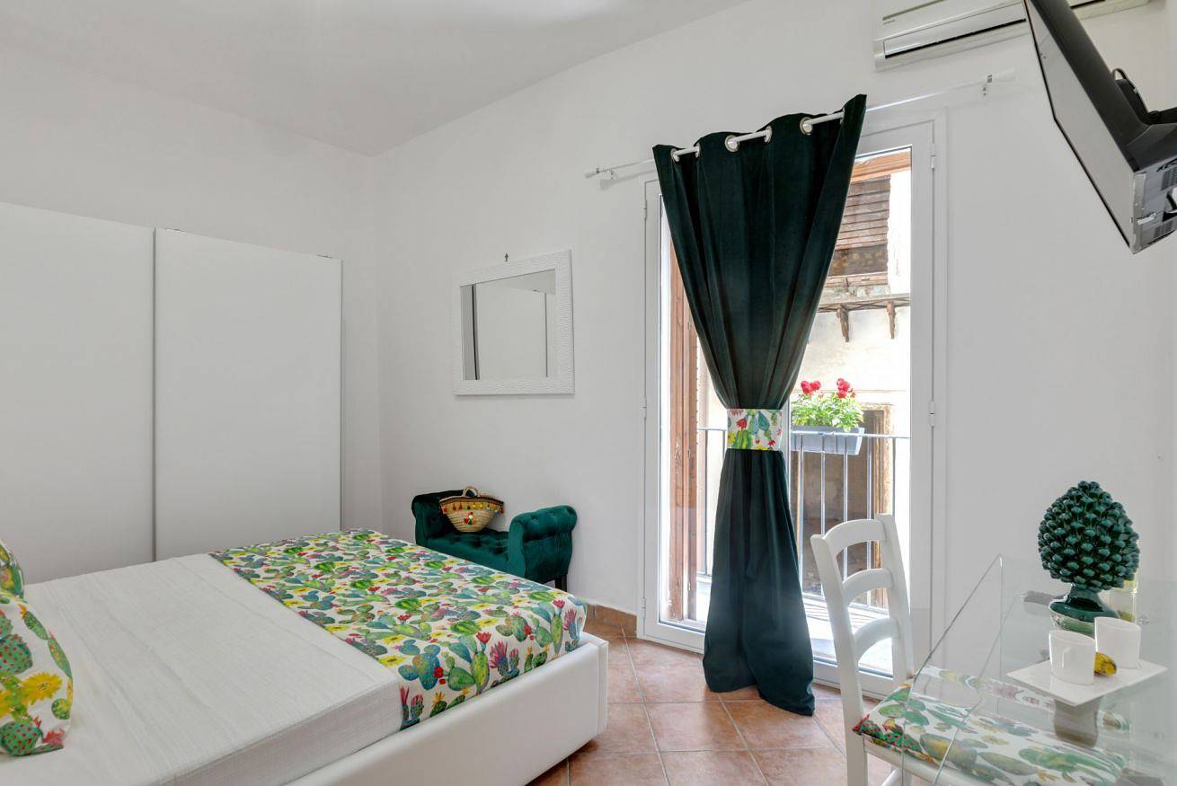 Apartamento entero, Apartamento de vacaciones para 3 personas con balcón/terraza in Castellammare (Palermo), Palermo