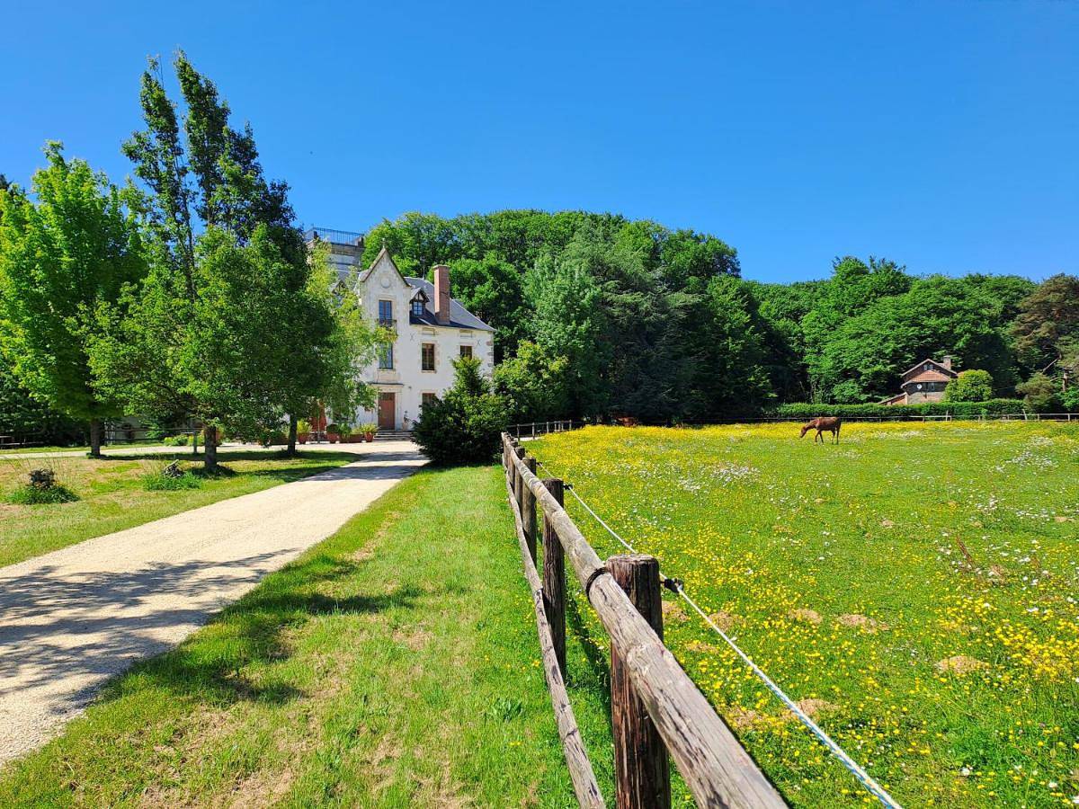 Large Family Room in Moutiers-sous-Chantemerle, Deux-Sèvres