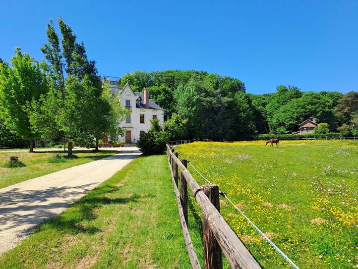 Hôtel pour 2 personnes, avec Terrasse ainsi que Jardin et Vue à Moutiers-sous-Chantemerle