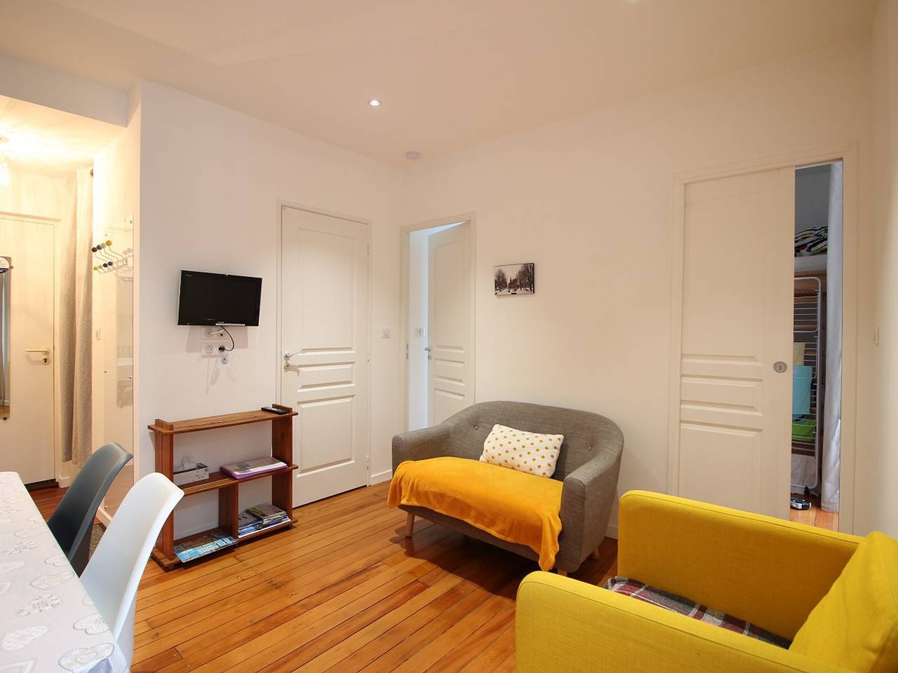 Entire apartment, Charming T3 apartment in La Bourboule, 5 ppl, Wi-Fi in La Bourboule, Volcans d'Auvergne Regional Nature Park