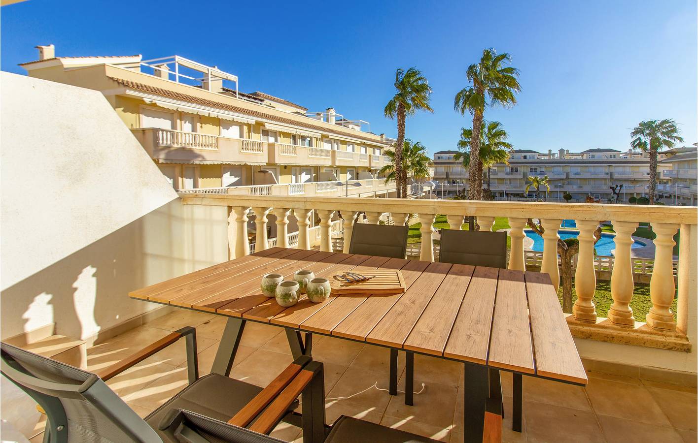 Ganze Ferienwohnung, Haven am Strand: 90qm, AC, Pool, Parkplatz & WiFi in Santa Pola, Costa Blanca