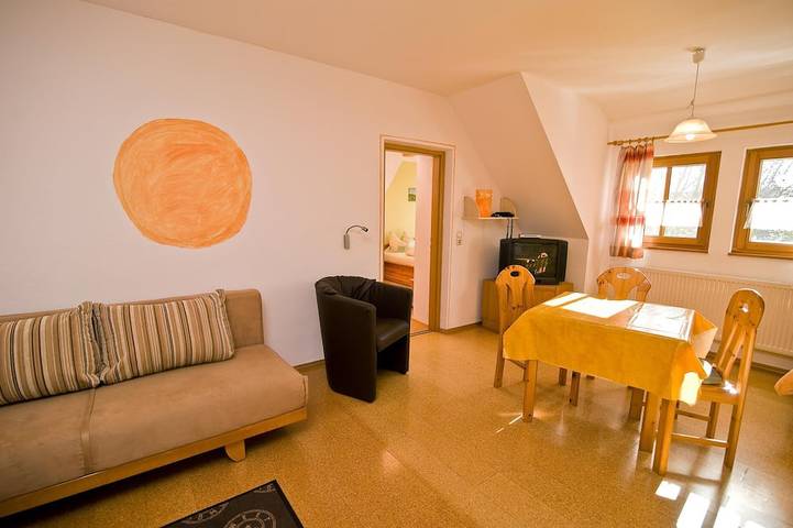 Ferienwohnung für 3 Personen, mit Pool und Balkon sowie Garten in Geslau