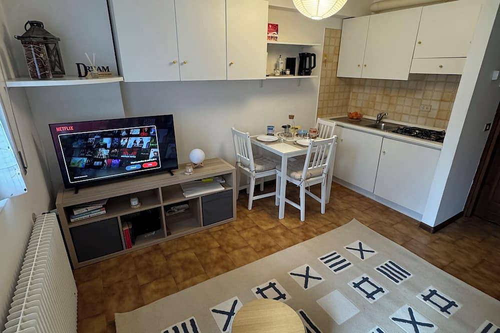 Appartamento intero, Cozy Alpine Studio in Aprica – Near Ski Slopes, Parking & Wi-Fi in Aprica, Valtellina