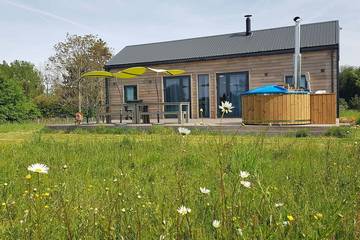 Gîte pour 10 personnes, avec jacuzzi et jardin, animaux acceptés à Thenay