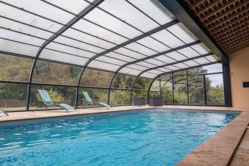 Gîte pour 14 personnes, avec piscine et jardin à Orsennes