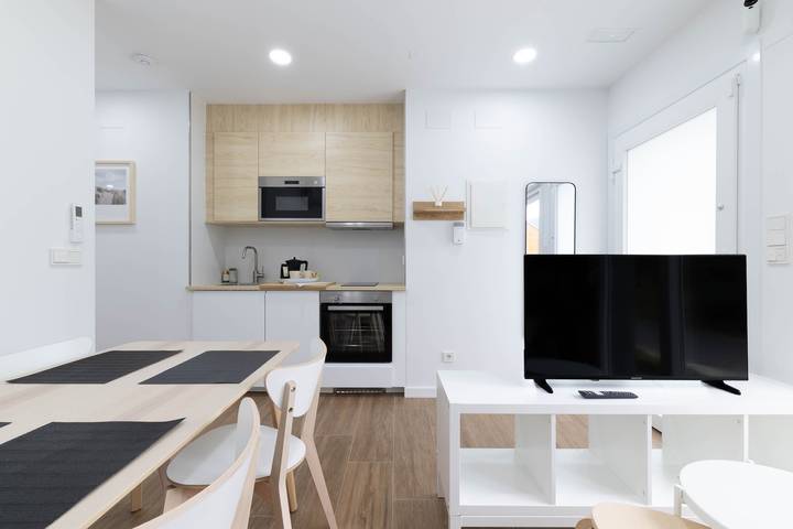 Ganze Wohnung, Apartment Aurora mit Bergblick, Gemeinschaftsgarten und Klimaanlage in San Cosme de Outeiro, Outes