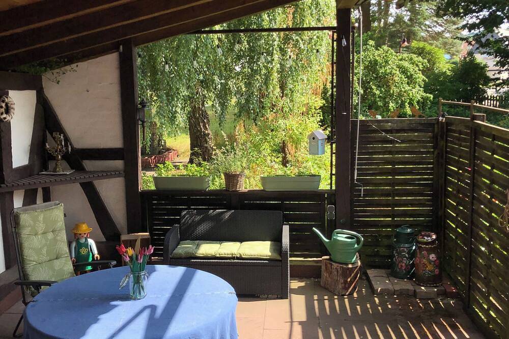 Fewo ü. 2Etagen, mit Hof+Garten+Stellplatz, ideal f. Urlauber mit Kind u/o Kegel in Delligsen, Landkreis Holzminden