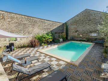 Gîte pour 10 personnes, avec terrasse et piscine à Champagne-et-Fontaine