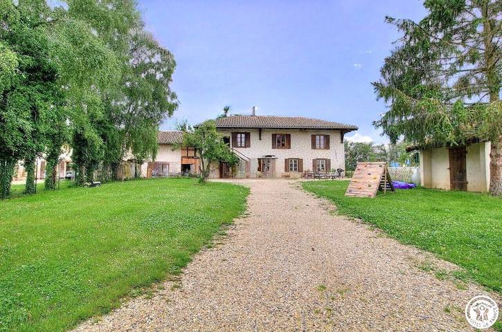 Gîte for 6 people, with terrace and garden as well as pool and hot tub - 1
