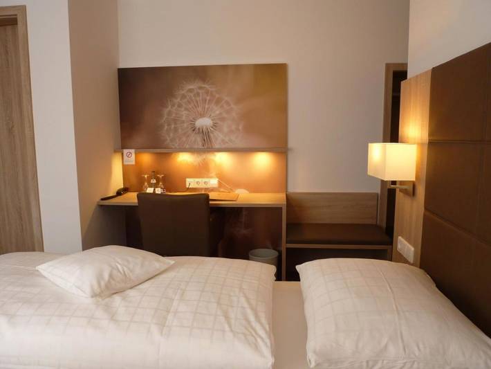 Hotel für 4 Personen, mit Terrasse und Garten sowie Sauna und Ausblick in Langenau - 3