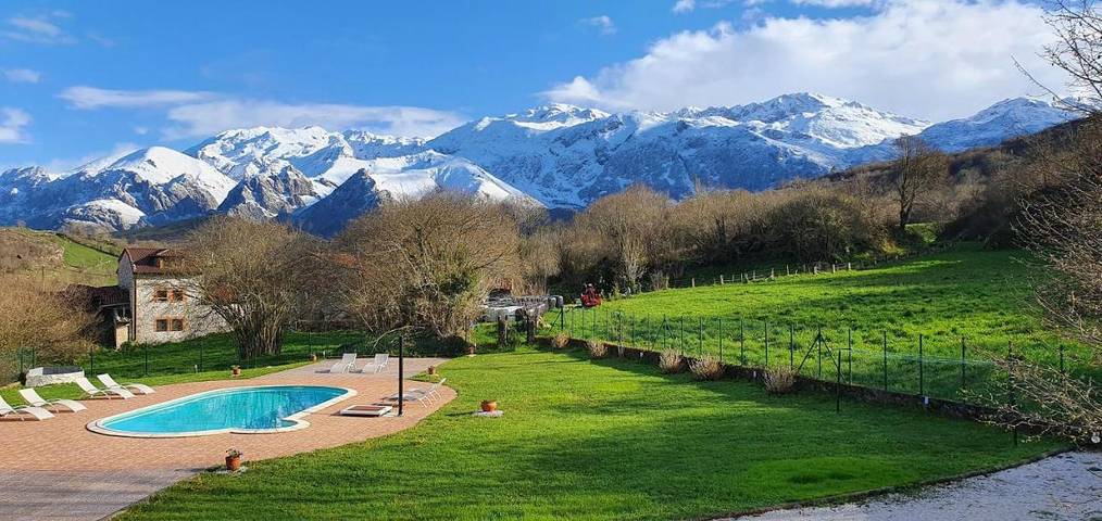 Casa rural para 2 personas, con piscina además de jardín y vistas en Parque Nacional de Los Picos de Europa - 2