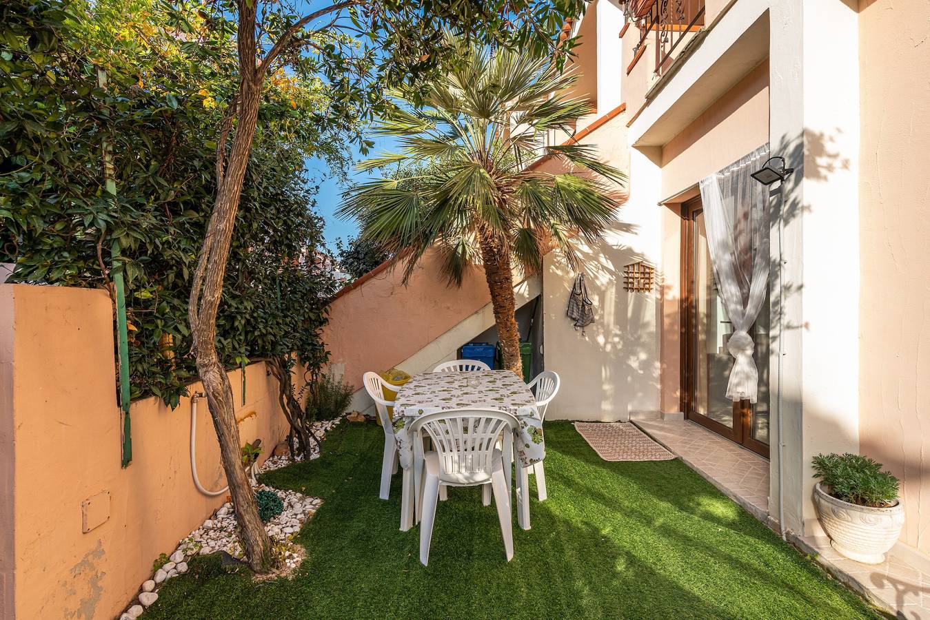 Casa Clà: casa vacacional con jardín y aire acondicionado in Crabonaxa/Villasimius, Villasimius