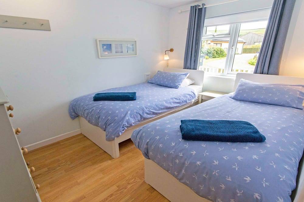 Swallows Beach Chalet |Sleeps 6 Walk to the Beach in Croyde, Devon