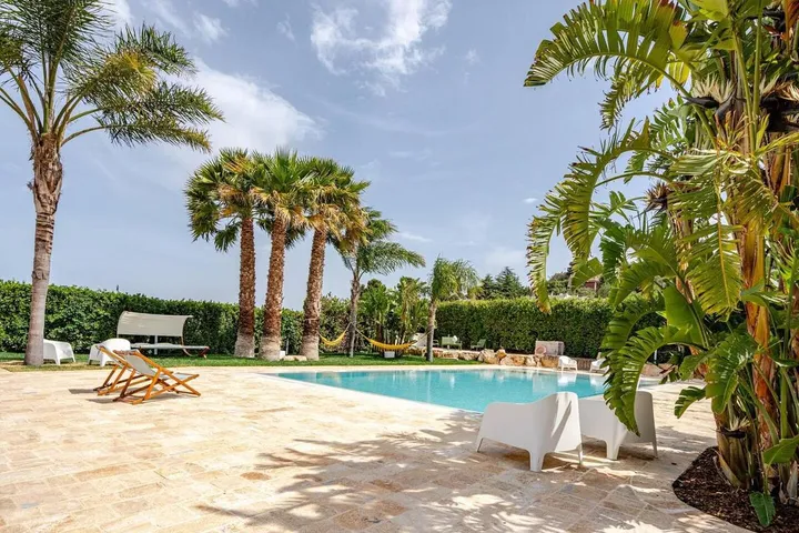 Chalet para 12 personas, con piscina además de jardín y vistas, Familias con niños - 1