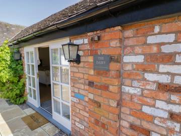 Log Cabin for 2 People in Hinckley and Bosworth, Leicestershire, Photo 2