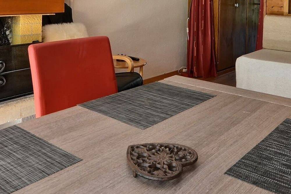 Geheel appartement, Middle class flat for 3 to 4 people, small living room, kitchen area with dishwasher, small double b in Grimentz, Anniviers