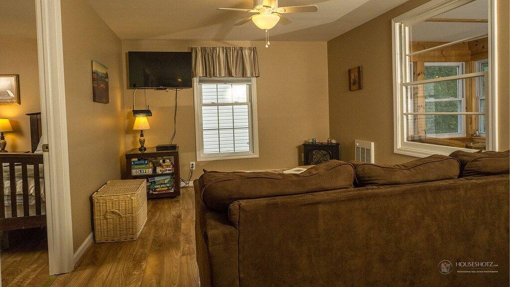 Neue Unterkunft Am See. Bleiben Sie 3 Nächte Und Erhalten Sie Eine Kostenlose Nacht 10 / 15-5 / 15. in Canadice, Ontario County