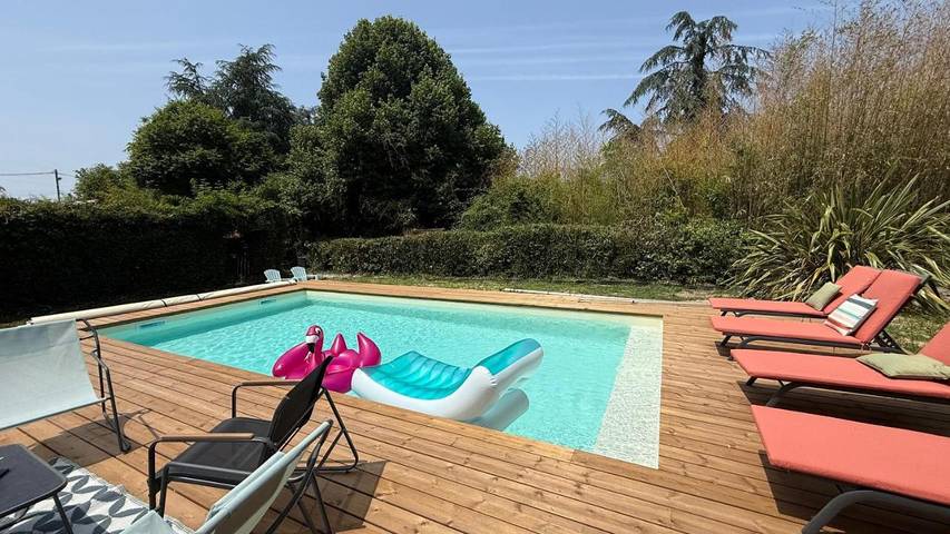 Location de vacances pour 3 personnes, avec jardin ainsi que vue et piscine, animaux acceptés à Saint-Loubès - 2