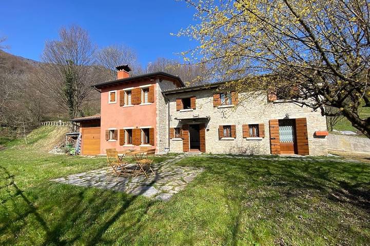 Location de vacances pour 6 personnes, avec jardin à Follina