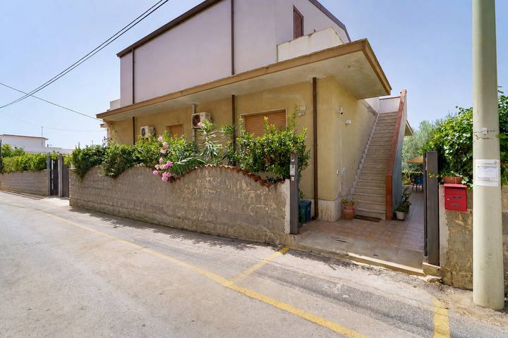 Entire apartment, Apartment with Wi-Fi and Air Conditioning in Marina di Avola, Avola