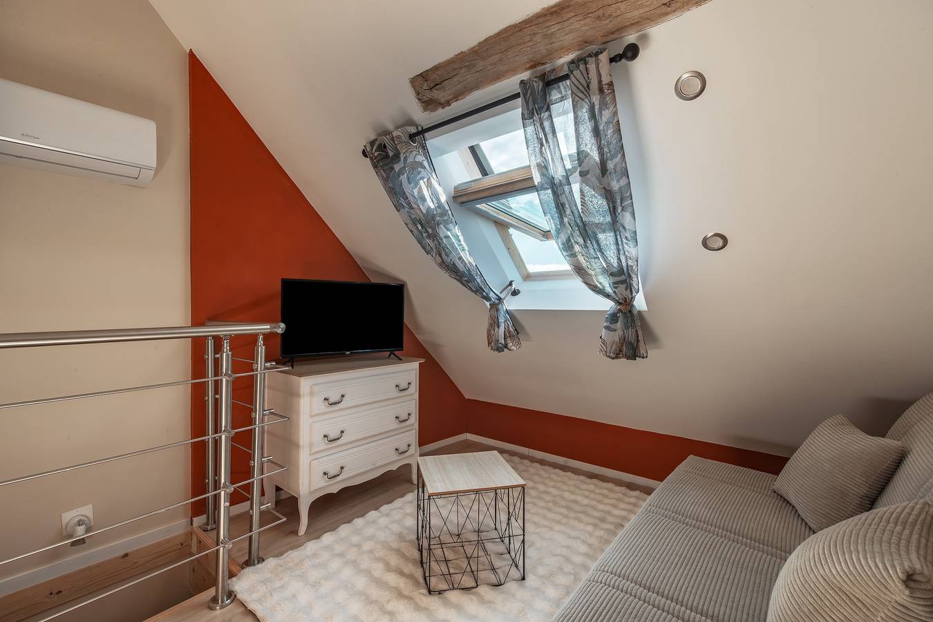 Entire apartment, Gite de la Ferme du Château 2 - Studio Climatisé in Dénezé-sous-Doué, Loire Valley