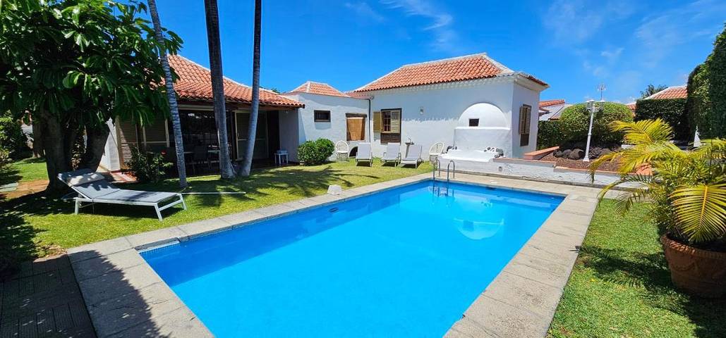 Casa rural para 9 personas, con Terraza y Jardín además de Piscina y Vistas en Puerto de la Cruz