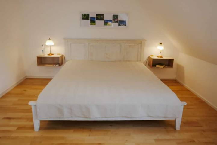 Ganze Wohnung, Großzügige Ferienwohnung am Badeweiher in der Oberpfalz in Neustadt am Kulm, Naturpark Nördlicher Oberpfälzer Wald