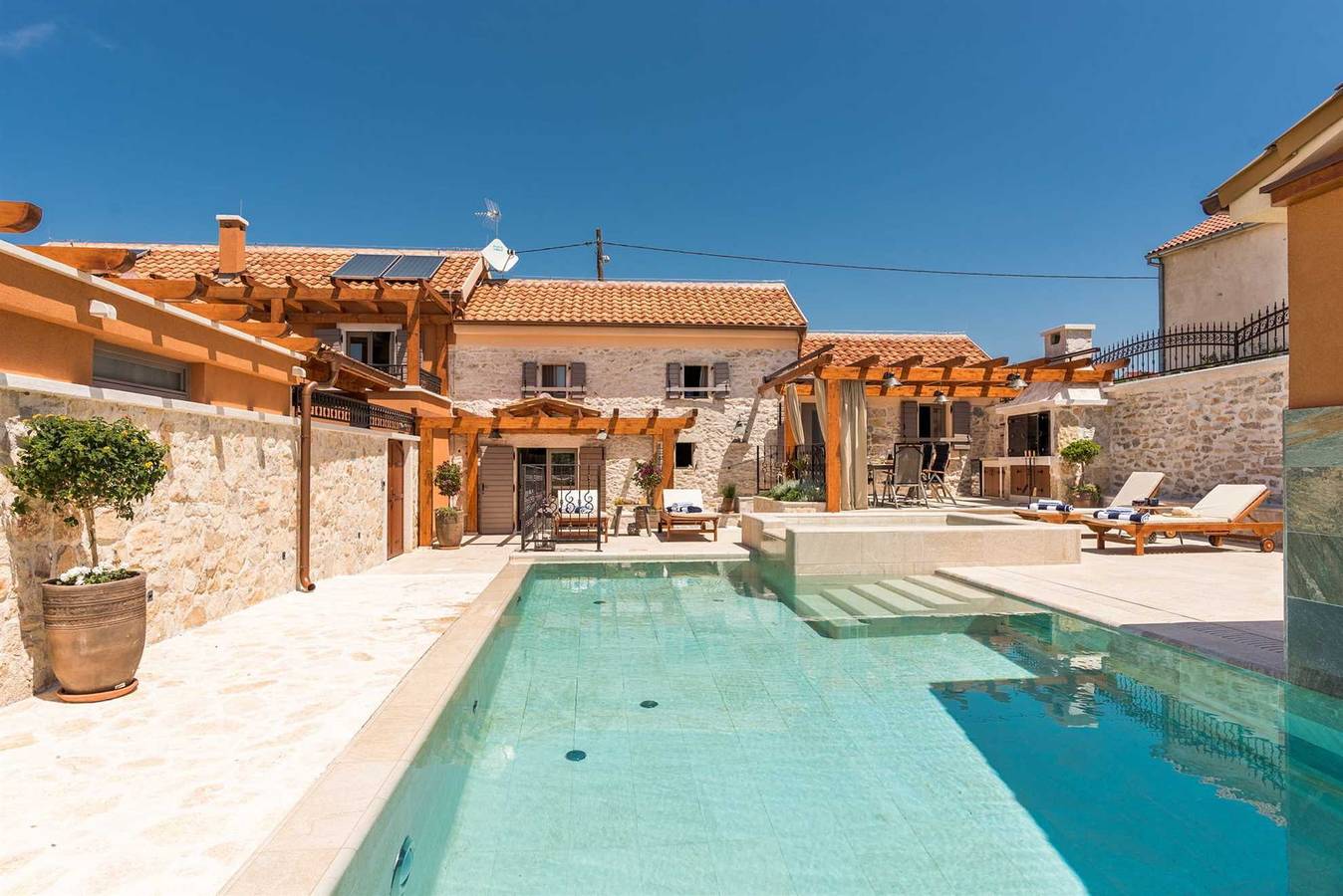 Ferienhaus Adora mit Pool in Skradin, Šibenik-Knin