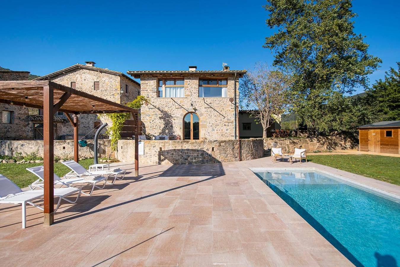Casa de vacaciones 'El Graner' con vistas a la montaña, piscina privada y Wi-Fi in Montagut y Oix, Garrotxa