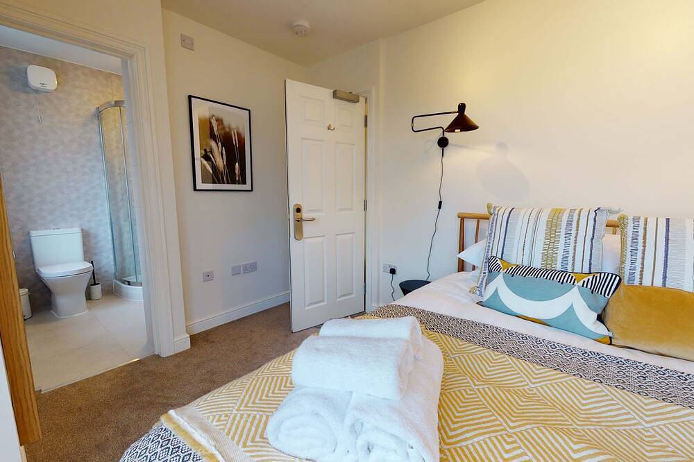 Entire apartment, The Oxford Lodge Merton Room | Oxford Holiday Let | 1 Bed & Sleeps 2 in Oxford, Oxfordshire