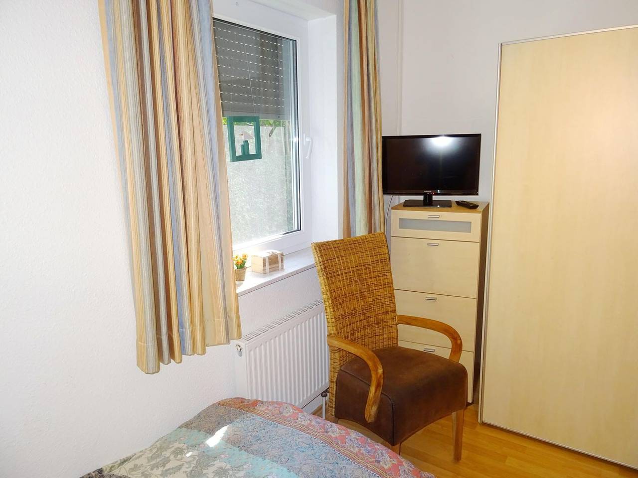Helle Erdgeschosswohnung mit möblierter und überdachter Südterrasse!, foto 6