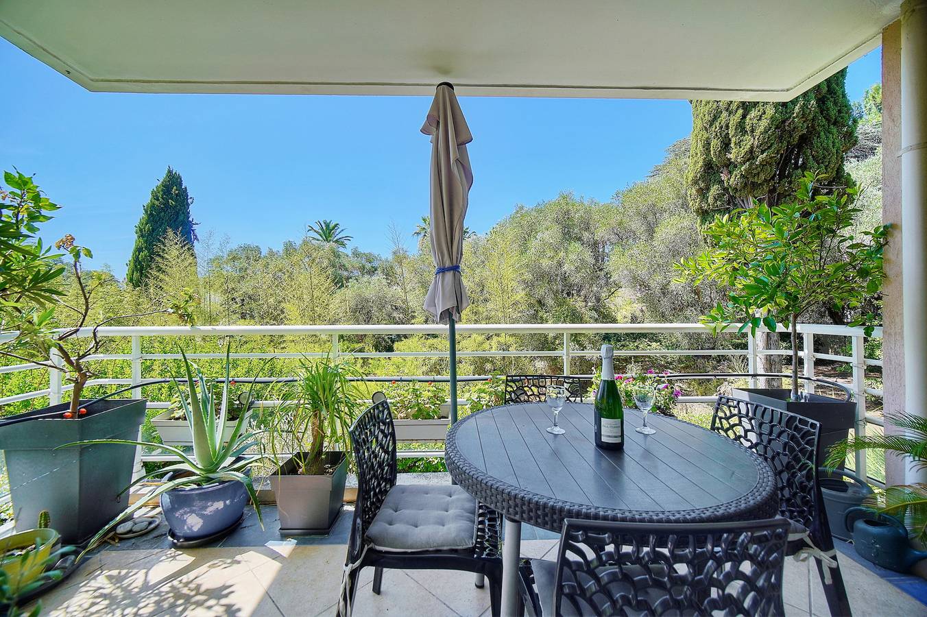 Entire apartment, Beau 3 Chambres Piscine Parking A3B134 in Cannes, Cannes region