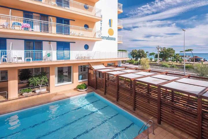 Location de vacances pour 2 personnes, avec piscine et jardin à Pineda de Mar