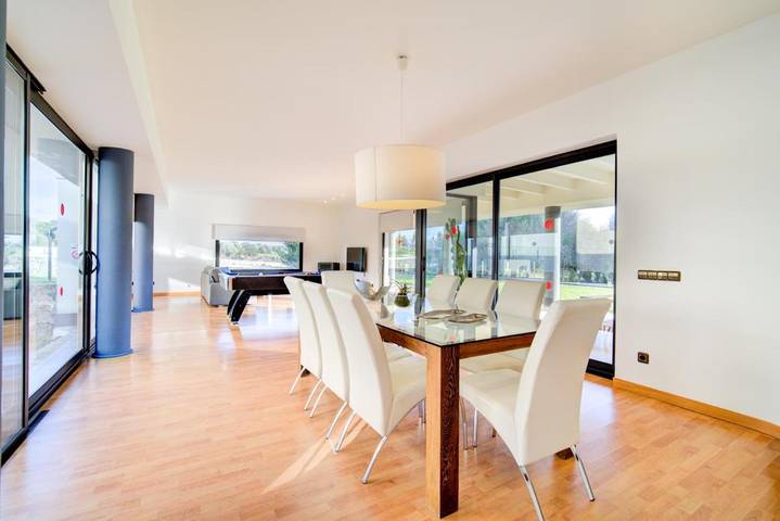 Location de vacances pour 8 personnes, avec vue ainsi que piscine et jardin à Alaior - 2