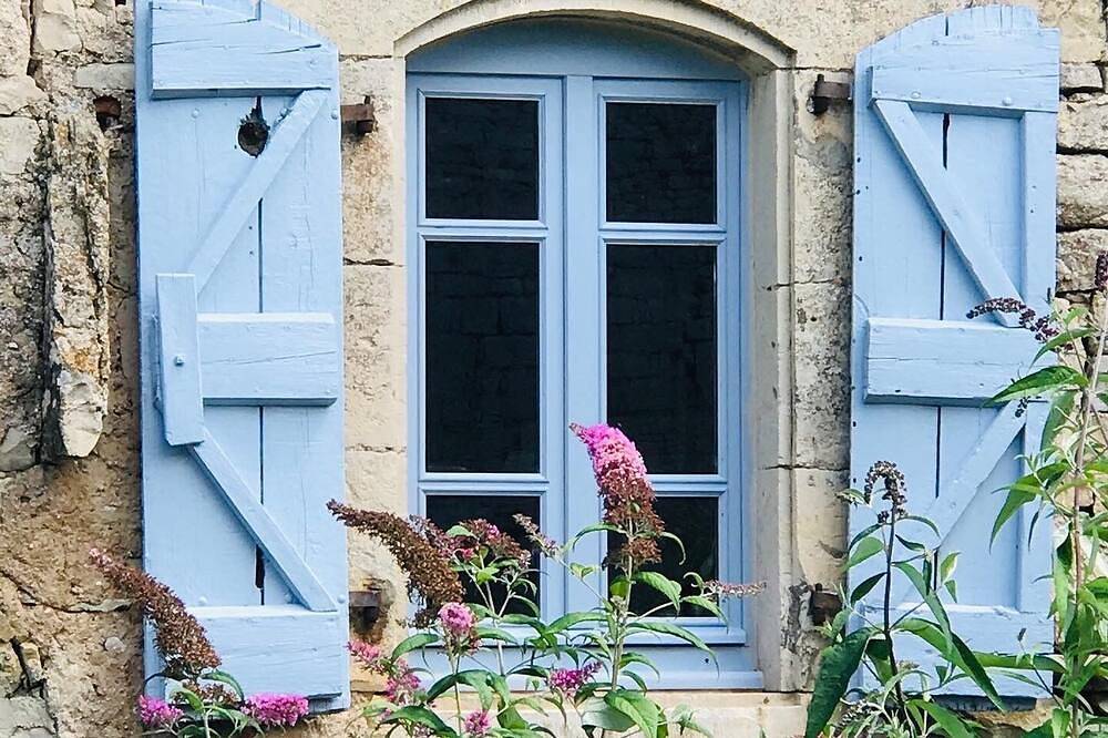 Maison D’Artist, 5 minutes from St Antonin Noble Val with Swimming River & Pools in Saint-Antonin-Noble-Val, Macizo Central