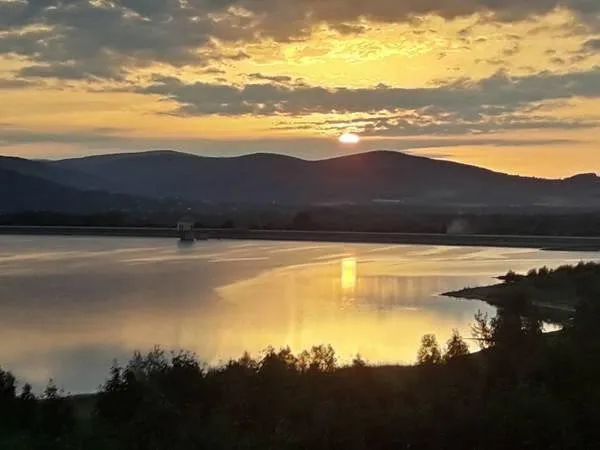 Albergue para 6 personas, con vistas al lago y jardín además de vistas y terraza - 1