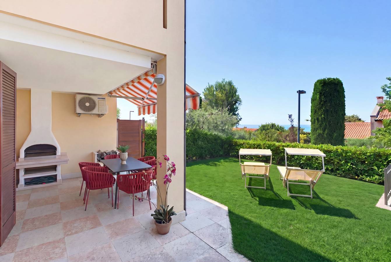 Appartement entier, Regarda - Basiliko White Apartment with pool and wifi in Lazise, Montagnes autour du lac de Garde