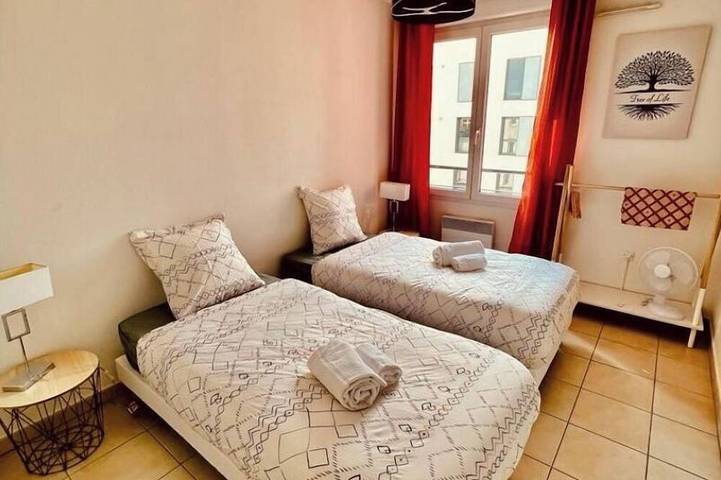 Apartamento entero, Le Terracotta T4 Sleeps 6, Air-Conditioned, With Parking Space in Caluire-et-Cuire, Lyon region