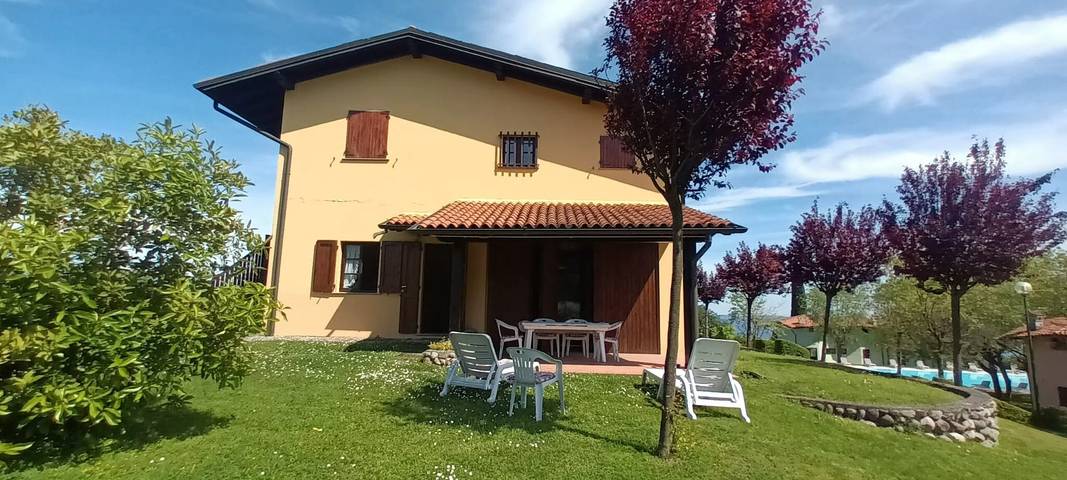 Ferienhaus für 5 Personen, mit Garten und Seeblick in Norditalien