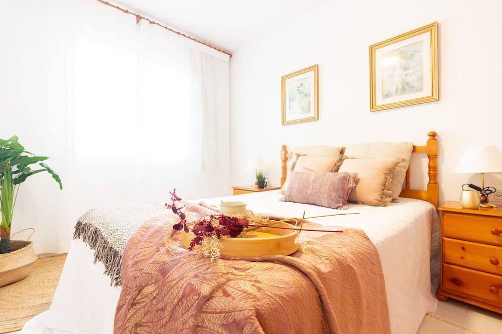 Ganze Wohnung, Apartamento Xaloc: Primera línea de mar con piscina, terraza y parking in Platja Llarga de Cubelles (Vilanova i la Geltrú), Cubelles
