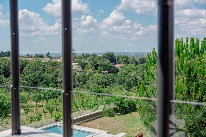 Hôtel pour 2 personnes, avec Terrasse ainsi que Jardin et Piscine à Carignan-de-Bordeaux