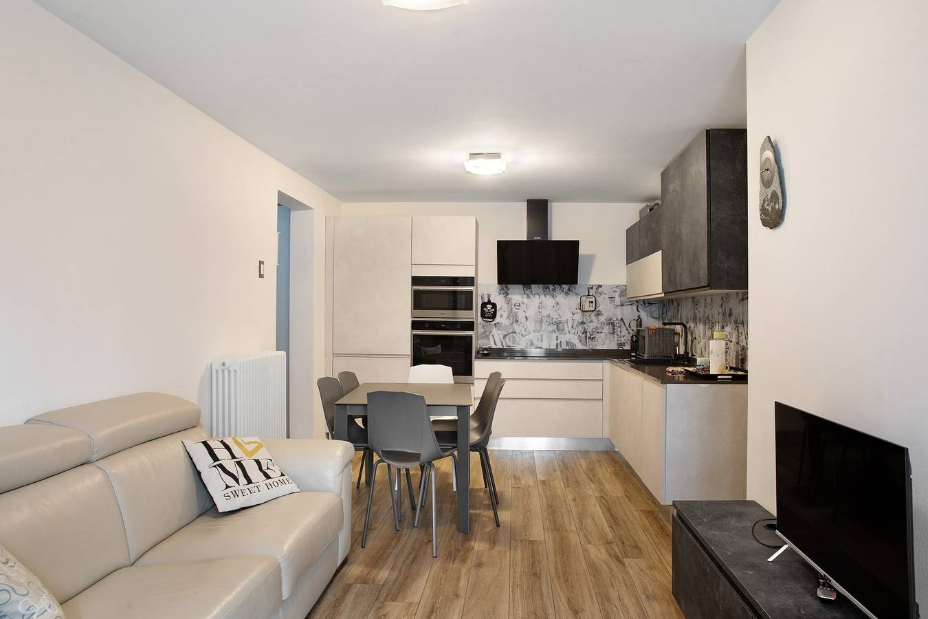 Entire apartment, Apartment 'Giorgia - Caspoggio' with Mountain View, Shared Garden and Balcony in Caspoggio (Town), Caspoggio