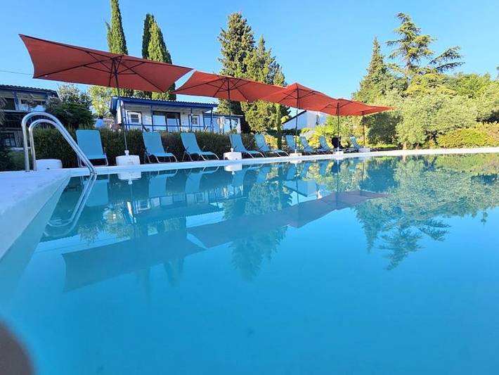 Apartament wakacyjny dla 4 osób, z basen i basen dla dzieci oraz ogród i widok, zwierzęta dozwolone w Koper