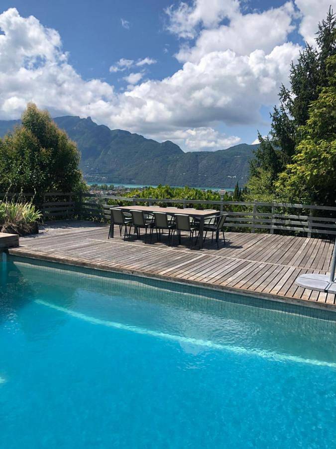 Villa pour 10 personnes, avec jardin et terrasse ainsi que piscine et vue, adapté aux familles à Aix-les-Bains